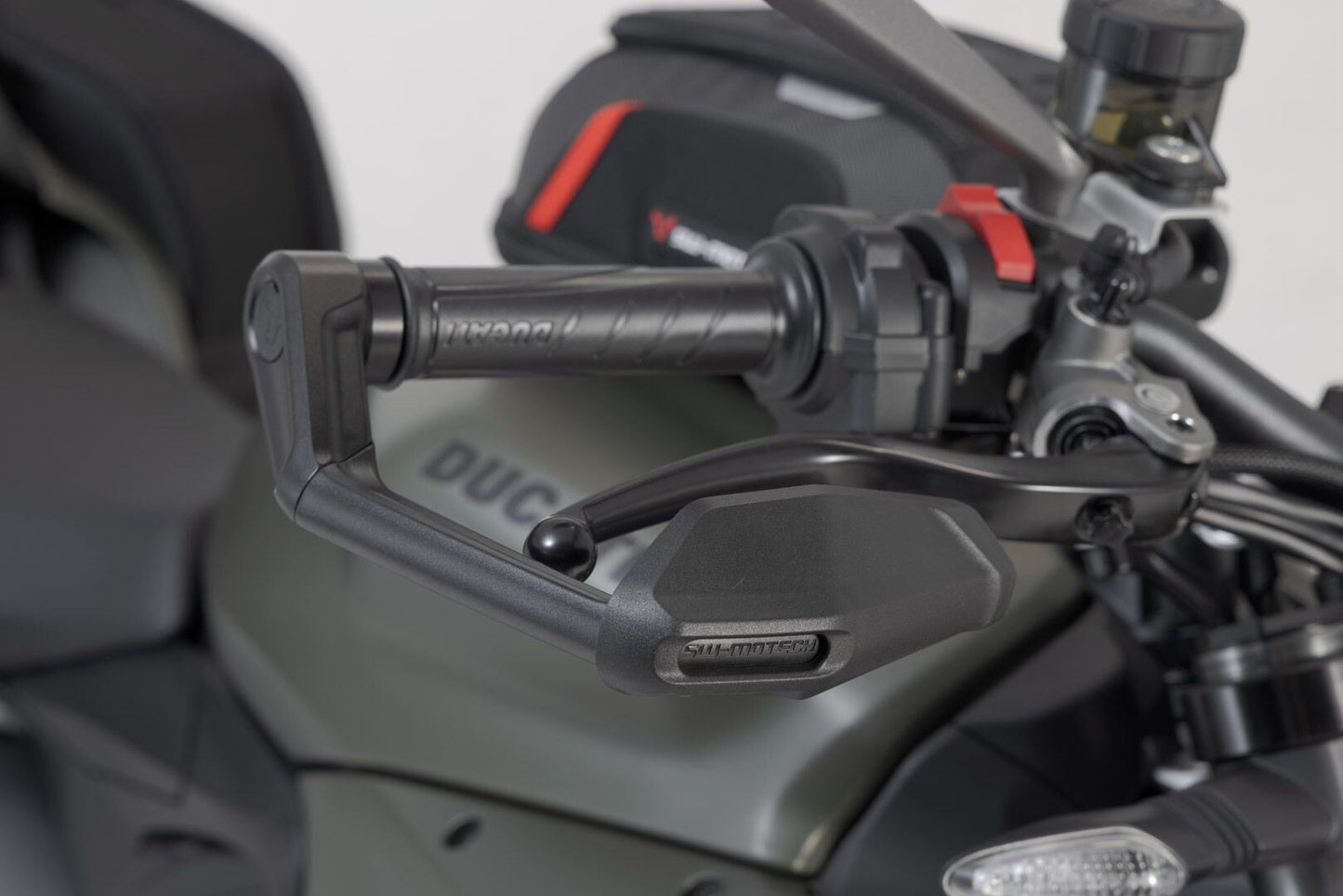 SW MOTECH Lever Guards W/ Wind Protection For Ducati Streetfighter V2 955 22-24 Lvg.22.999.11001/B