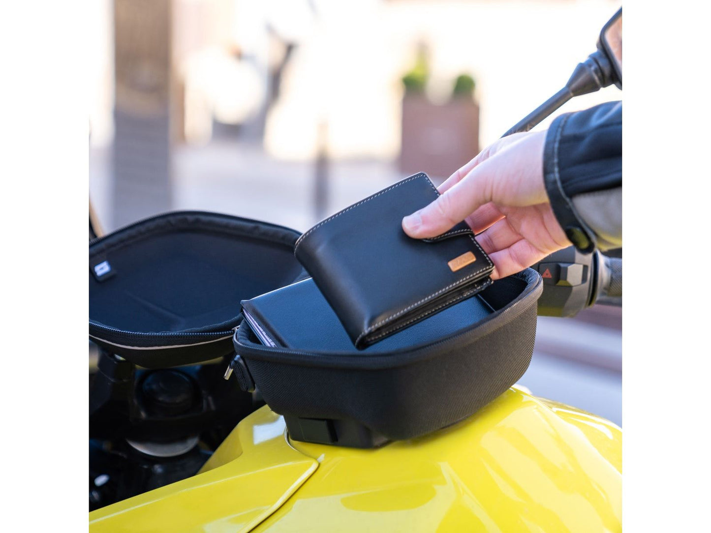 SHAD CLICK SYSTEM TANK BAG E02C X0SE02C
