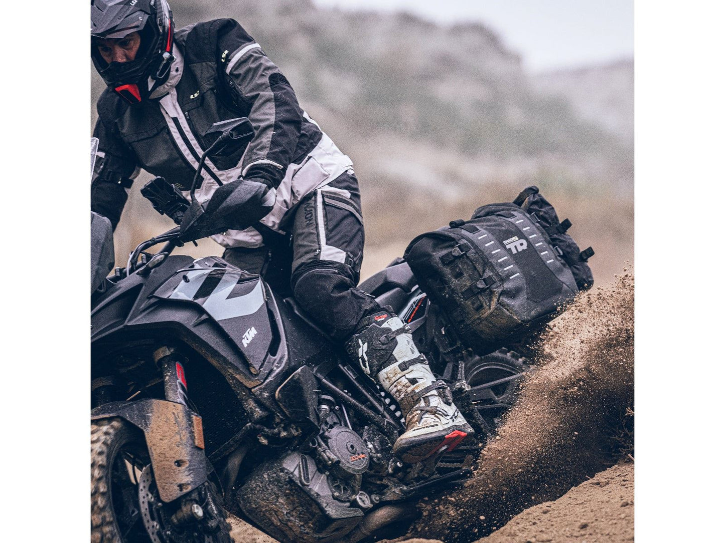 SHAD TR40 Soft Adventure Panniers X0TR401