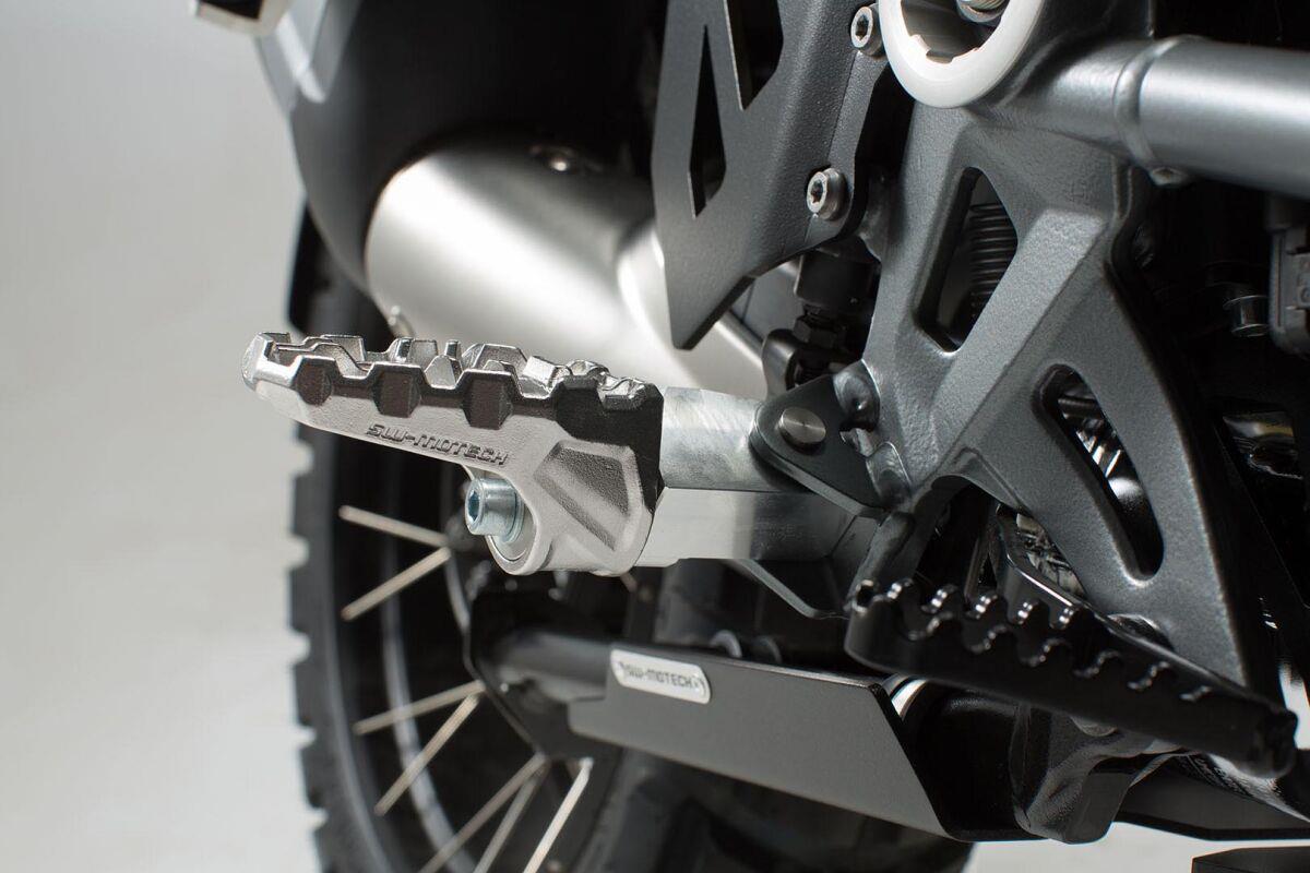 SW MOTECH Evolution Footrest Kit For Yamaha MT-09 ABS 2021-2022 FRS.06.112.10300