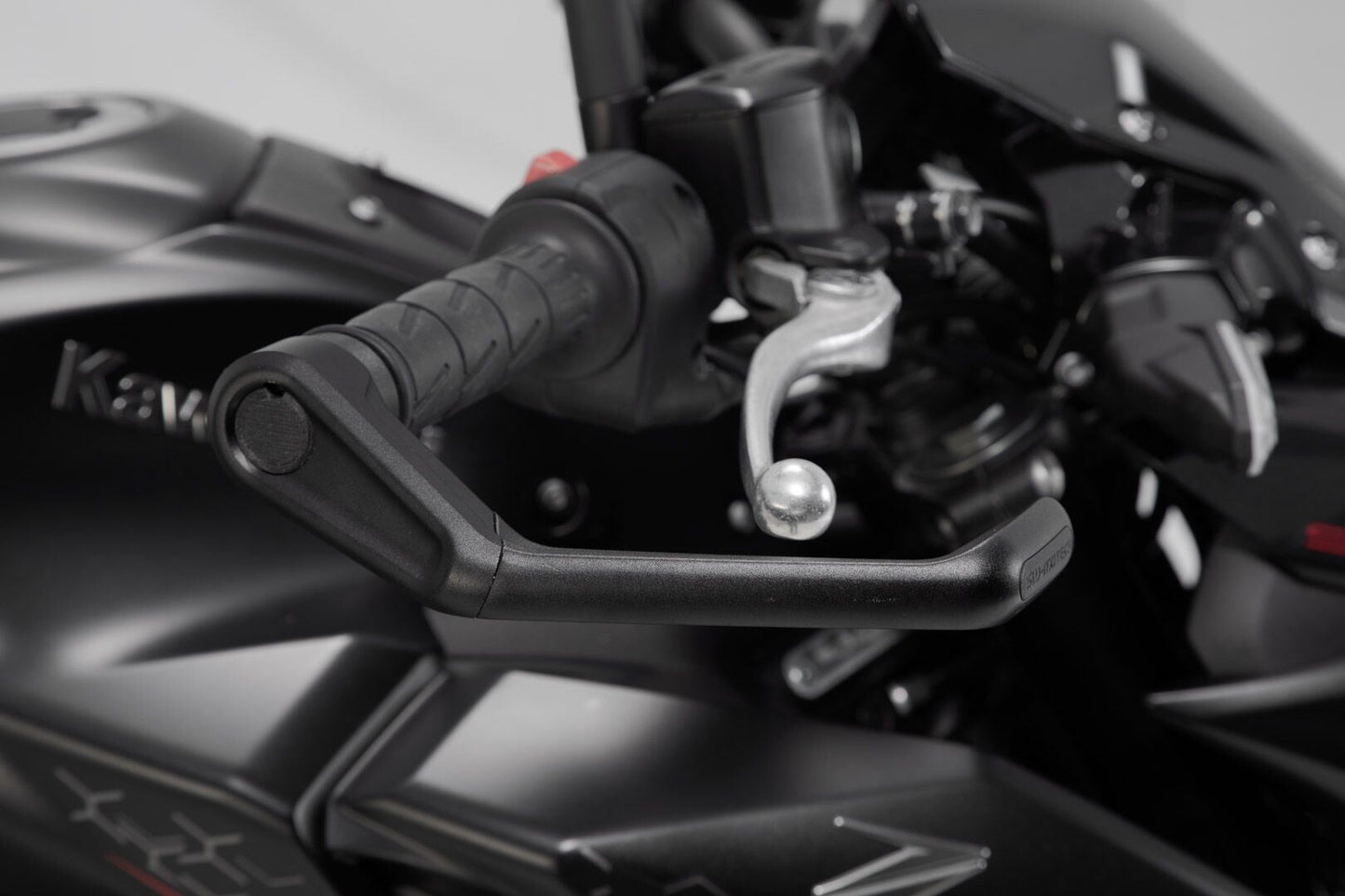 SW MOTECH Lever Guard For Kawasaki Z 900 ABS Yamaha MT-09 ABS 17-24 LVG.08.868.10001