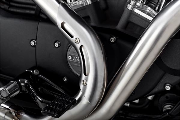 Vance & Hines 2-into-1 Upsweep Exhaust System For HD XL 883 N 14-22 27327