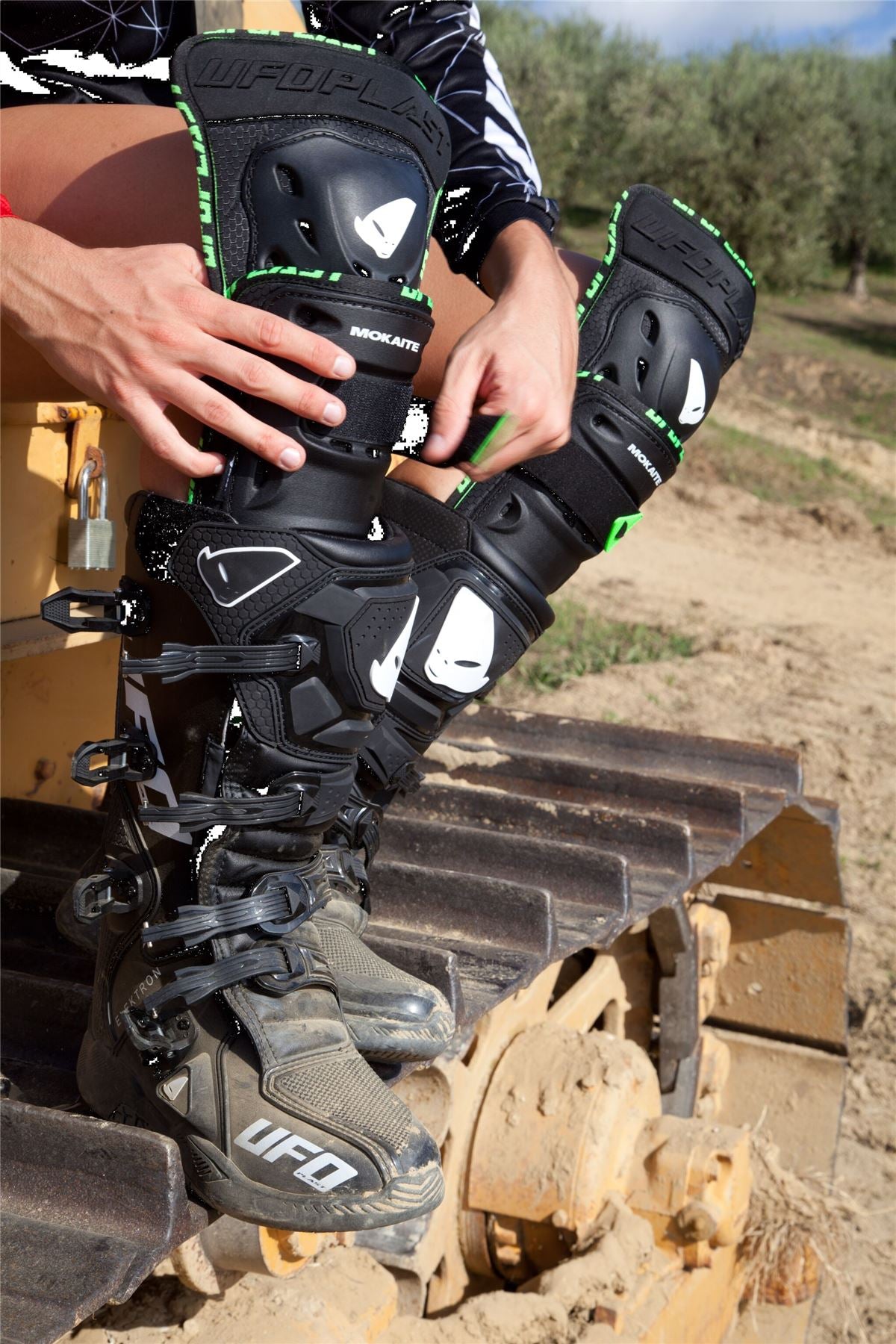 UFO Knee Shin Guard Mokaite Kp13001-K