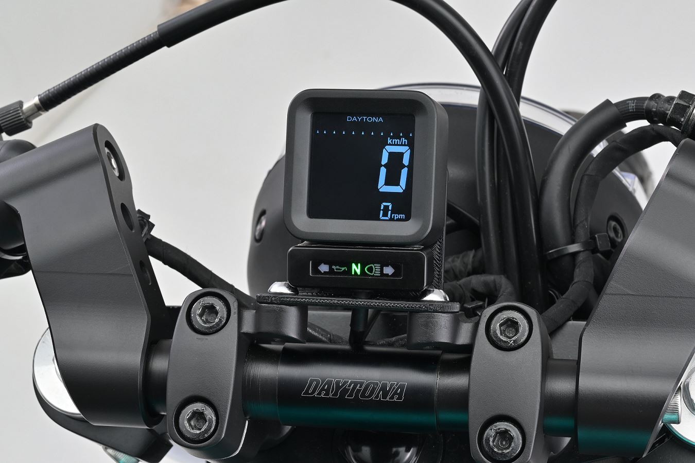 Daytona Digital LCD & Cube Waterproof 0-10000 RPM Speedometer Tachometer 80920