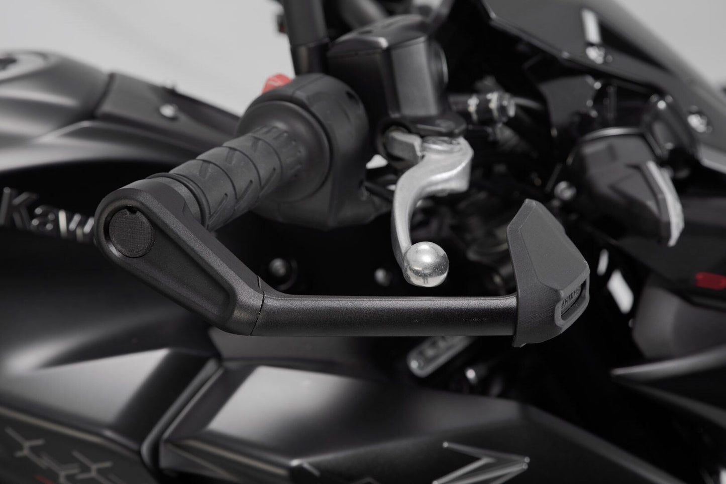 SW MOTECH Lever Guards For Kawasaki Z 900 Yamaha MT-09 ABS 17-24 LVG.08.868.11001
