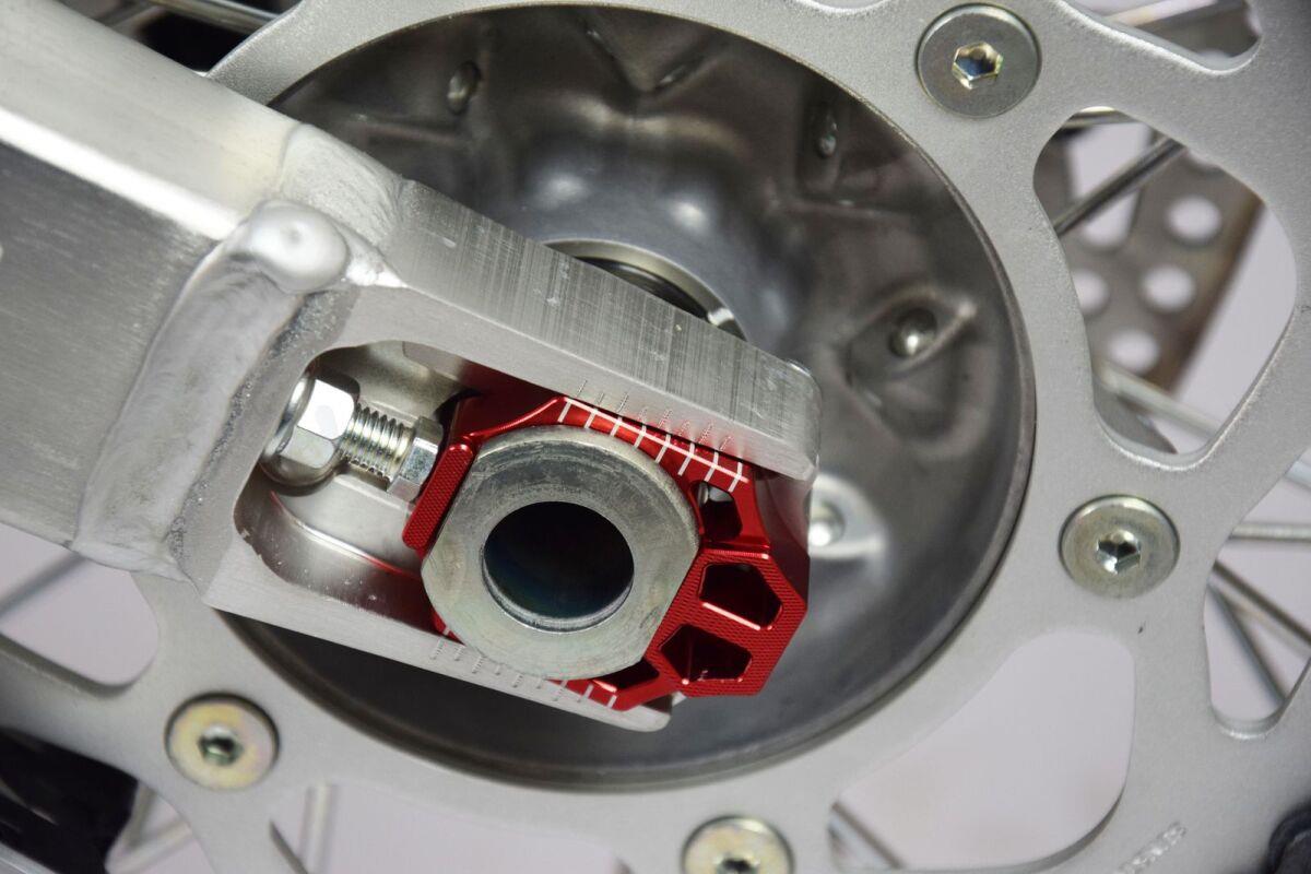 Scar Racing Axle Blocks For Honda CRF 250 R 2002-2027 Anodized Red AB201