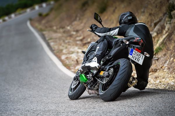 PIRELLI Diablo™ Rosso III RO3 160/60ZR17 (69W) TL Tyre