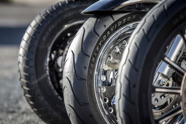 MICHELIN Scorcher® 31 Reinforced R 150/80B16 77H TL/TT Tyre