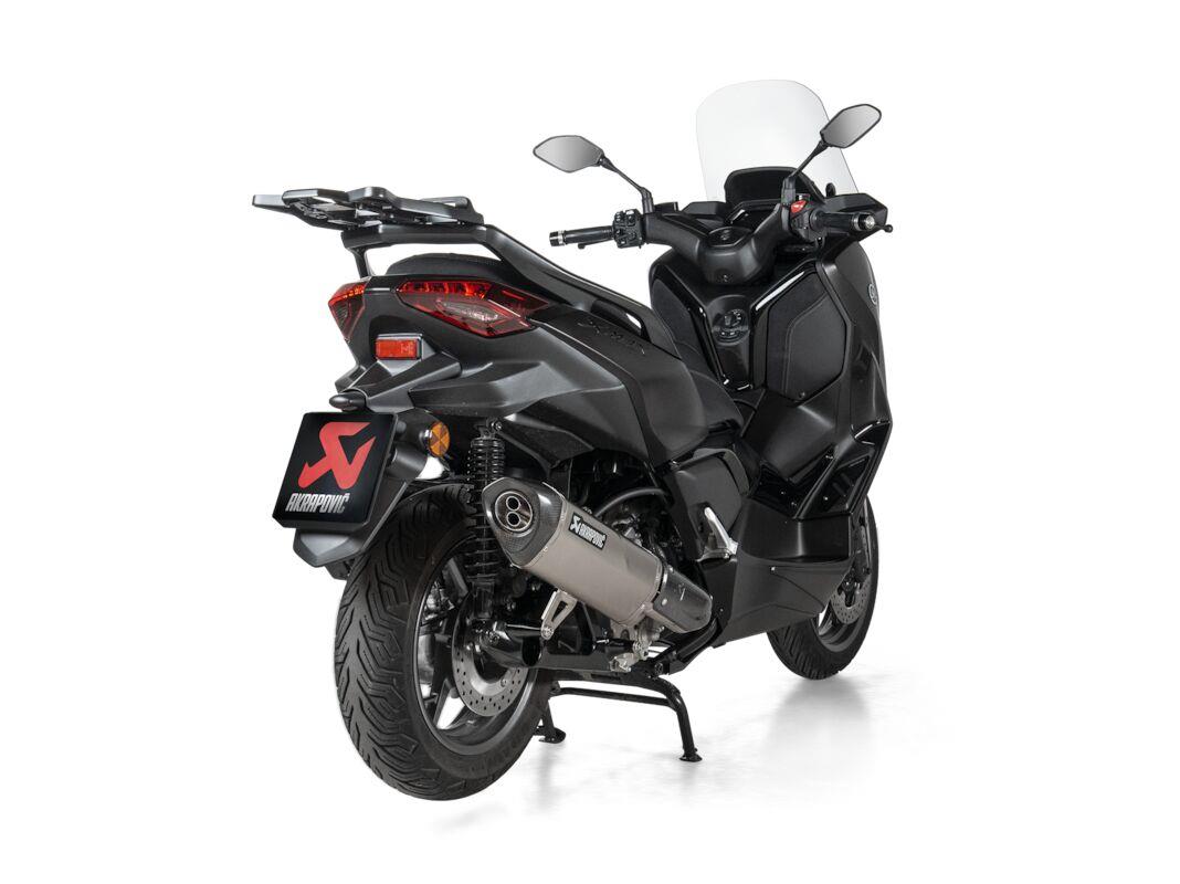 AKRAPOVIC Slip-On Line Muffler STREET SS/CF YAMAHA LMW/XMAX 300 25-26 S-Y3SO8-HRSS