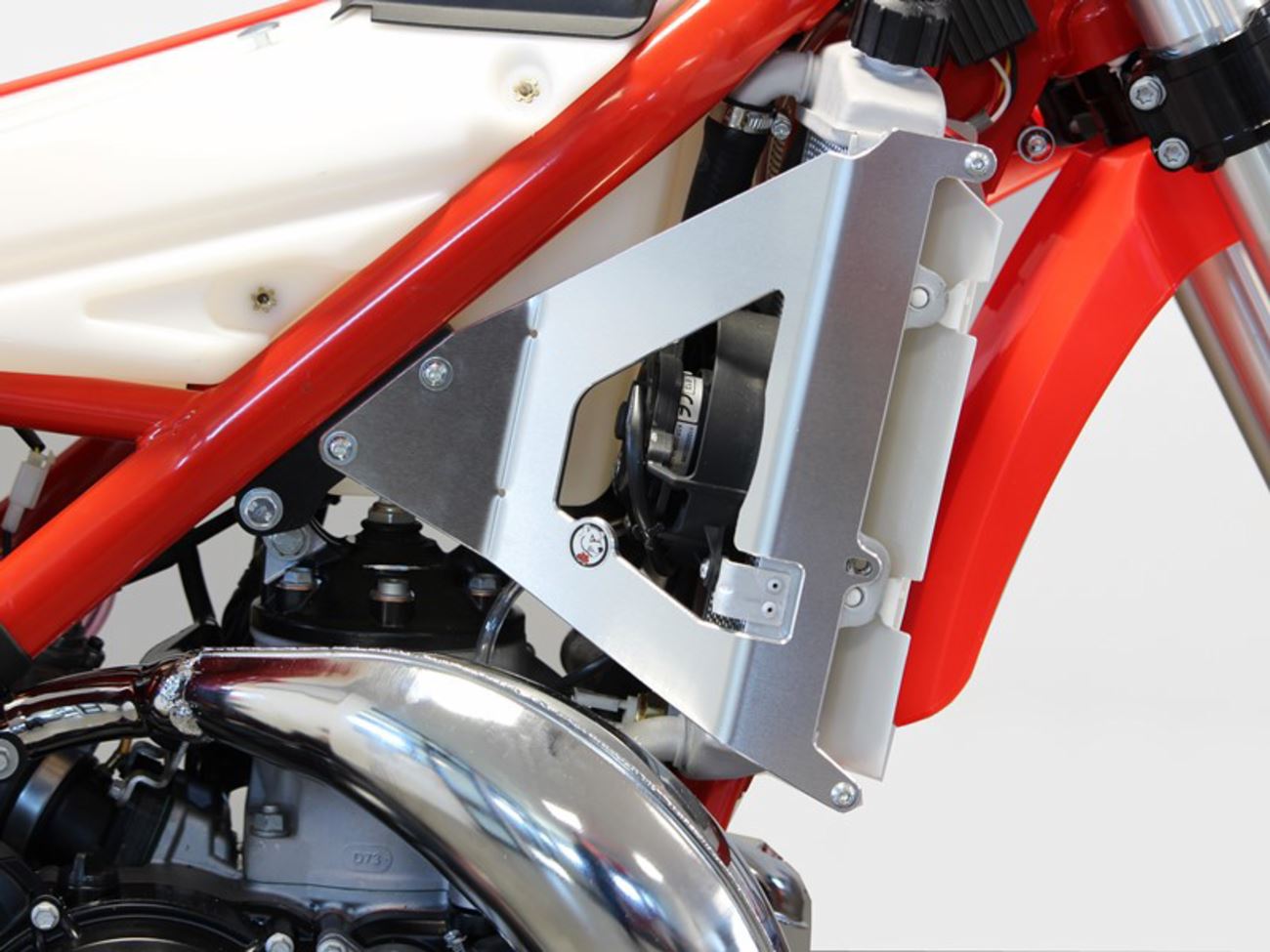 AXP Racing Radiator Braces For Beta XTRAINER 250 LC 2023-2025 Aluminium AX1680