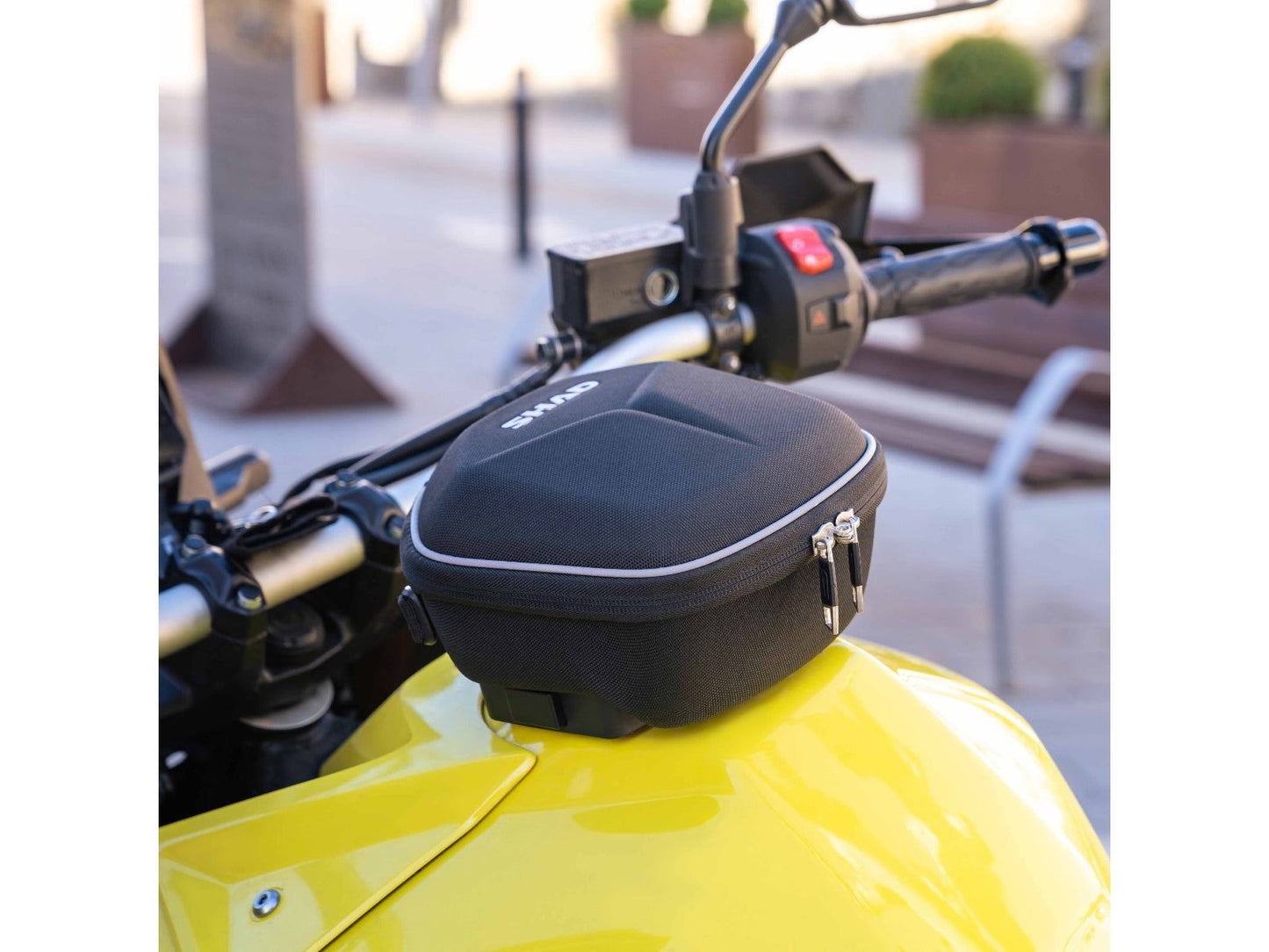 SHAD CLICK SYSTEM TANK BAG E02C X0SE02C