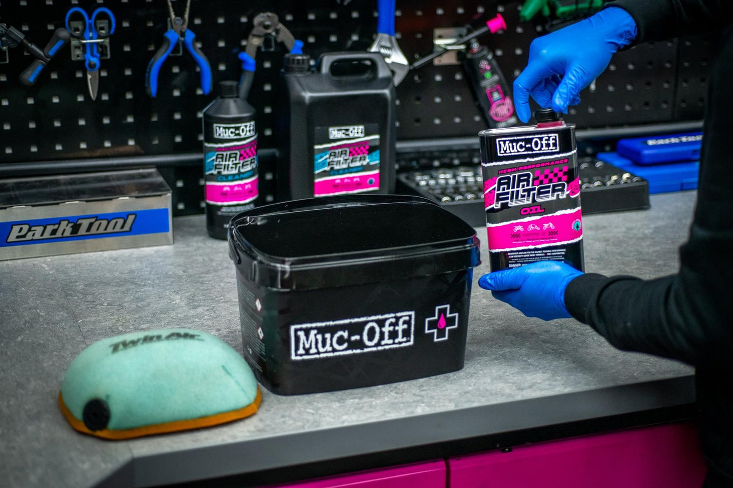 Muc-Off Motorcycle Air Filter Oil 1L (6)