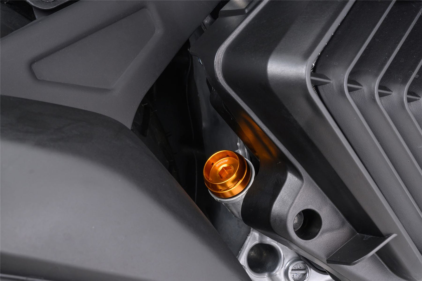 Daytona Bullet Oil Filler Cap M20xP2.5 Gold Aluminum with O-ring & Wire-lock 98401