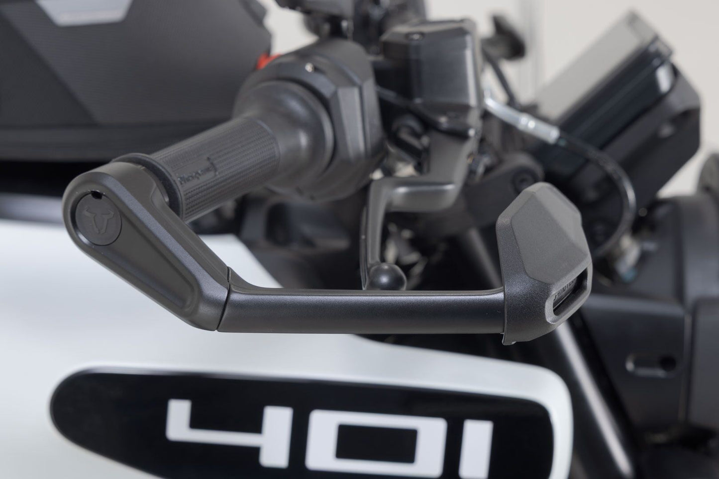 SW MOTECH Lever Guards With Wind Protection For Husqvarna Svartpilen 401 ABS 23-24 LVG.03.014.11000/B