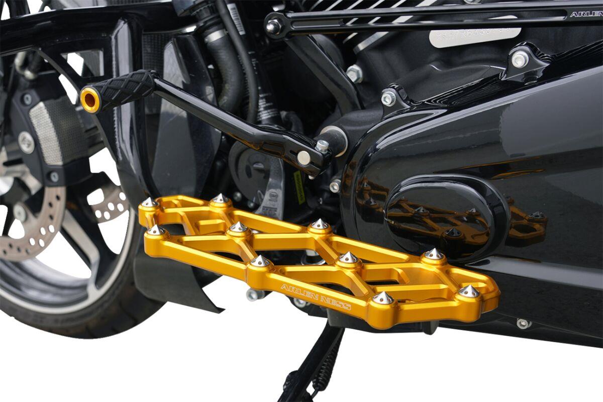 Arlen Ness Diamond Floorboards Gold For Harley Davidson FLHRXS 1868 1983-2024 410-056