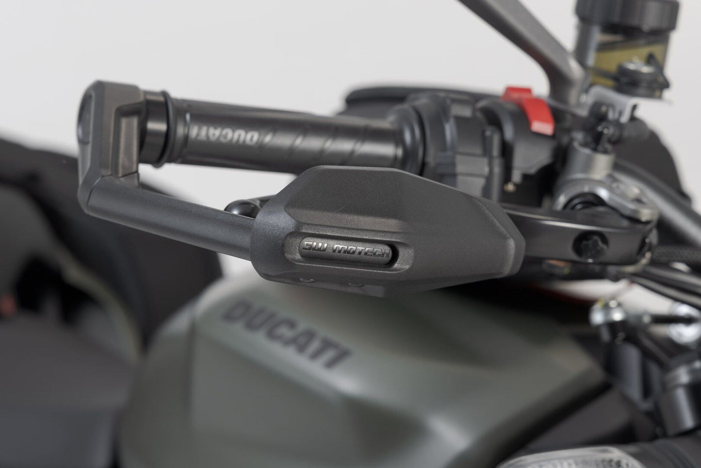 SW MOTECH Lever Guards W/ Wind Protection For Ducati Streetfighter V2 955 22-24 Lvg.22.999.11001/B