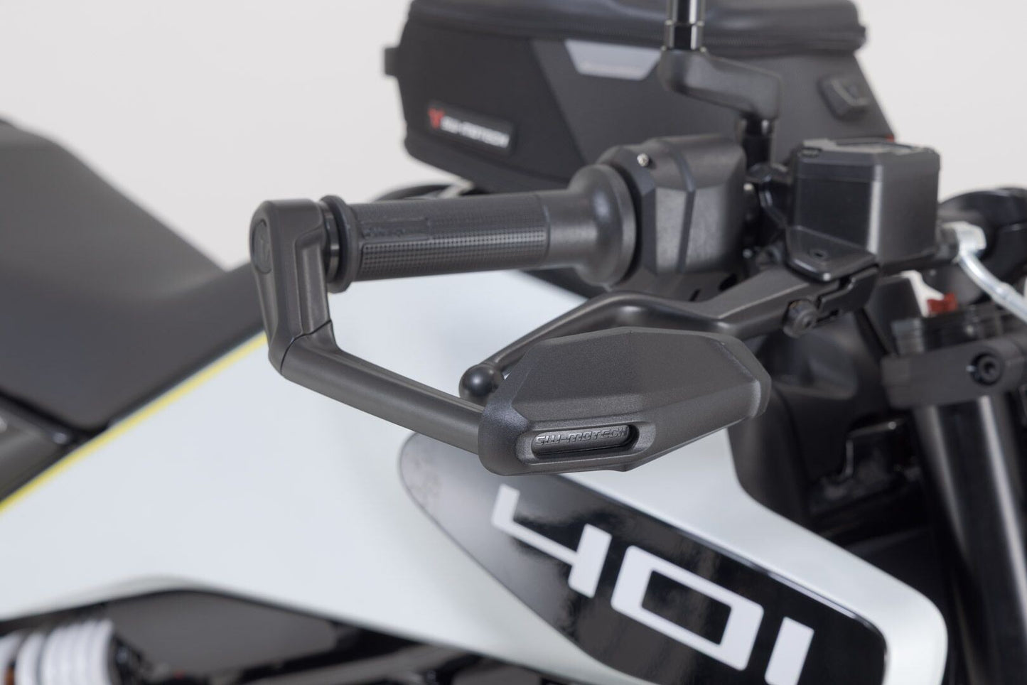 SW MOTECH Lever Guards With Wind Protection For Husqvarna Svartpilen 401 ABS 23-24 LVG.03.014.11000/B