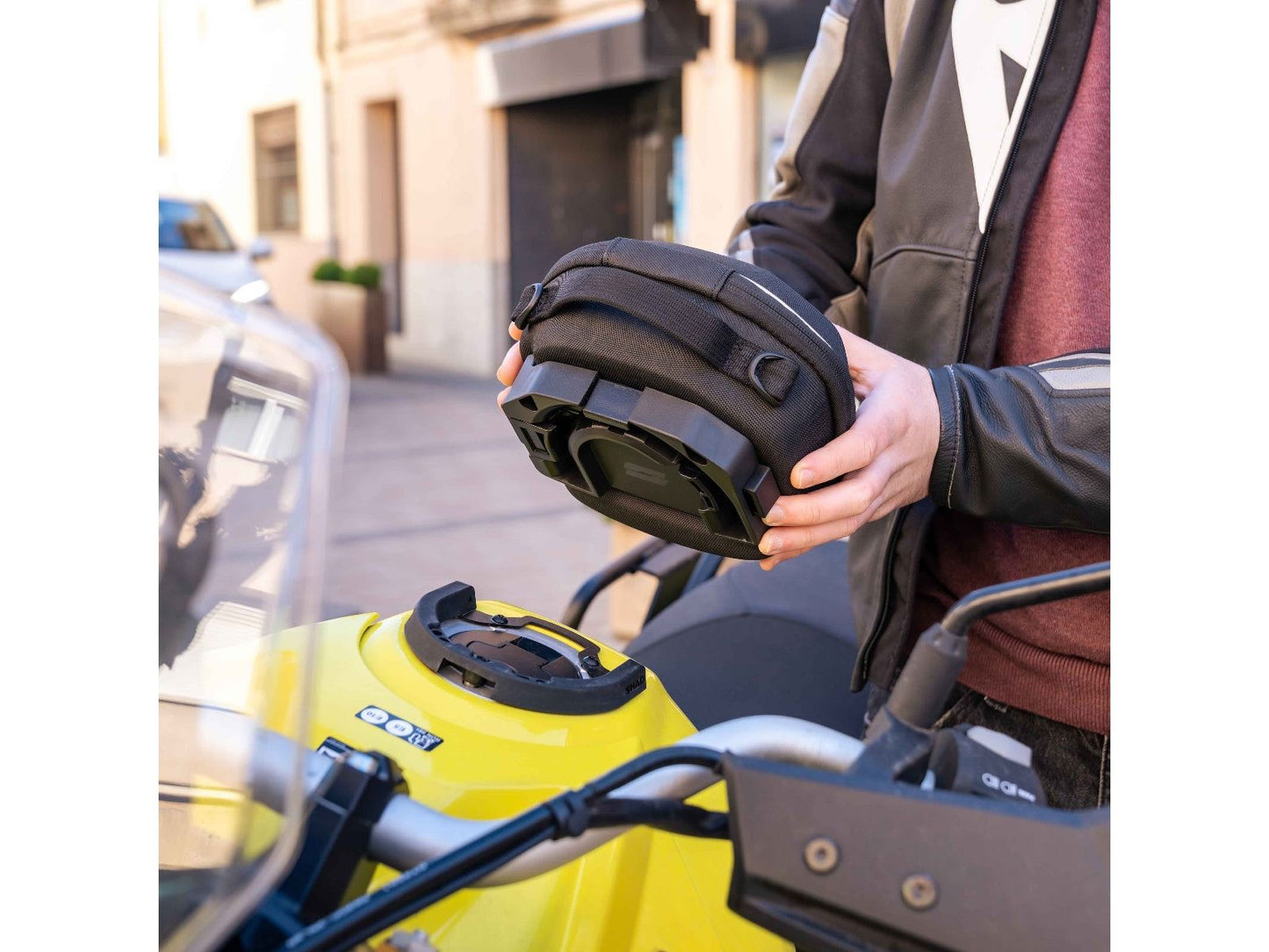 SHAD CLICK SYSTEM TANK BAG E02C X0SE02C