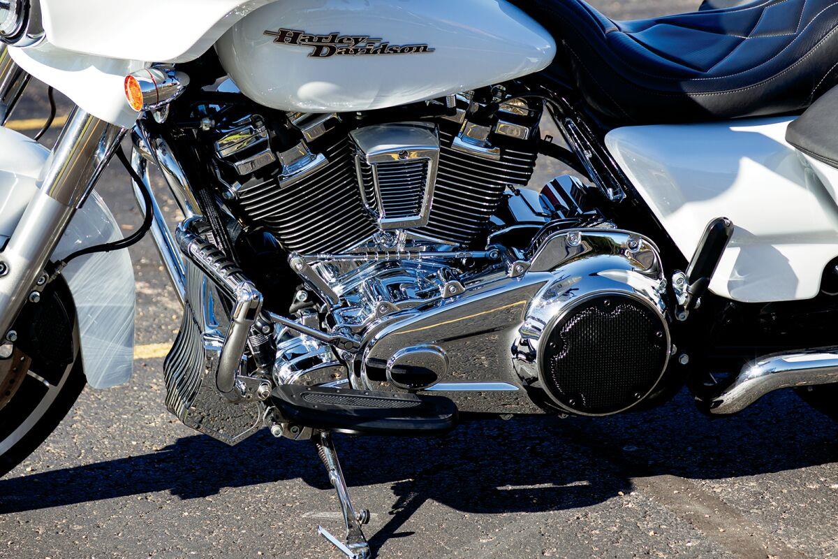 Kuryakyn Precision Lower Front Engine Cover For Harley FLHRXS 1868 14-25 KUR6423