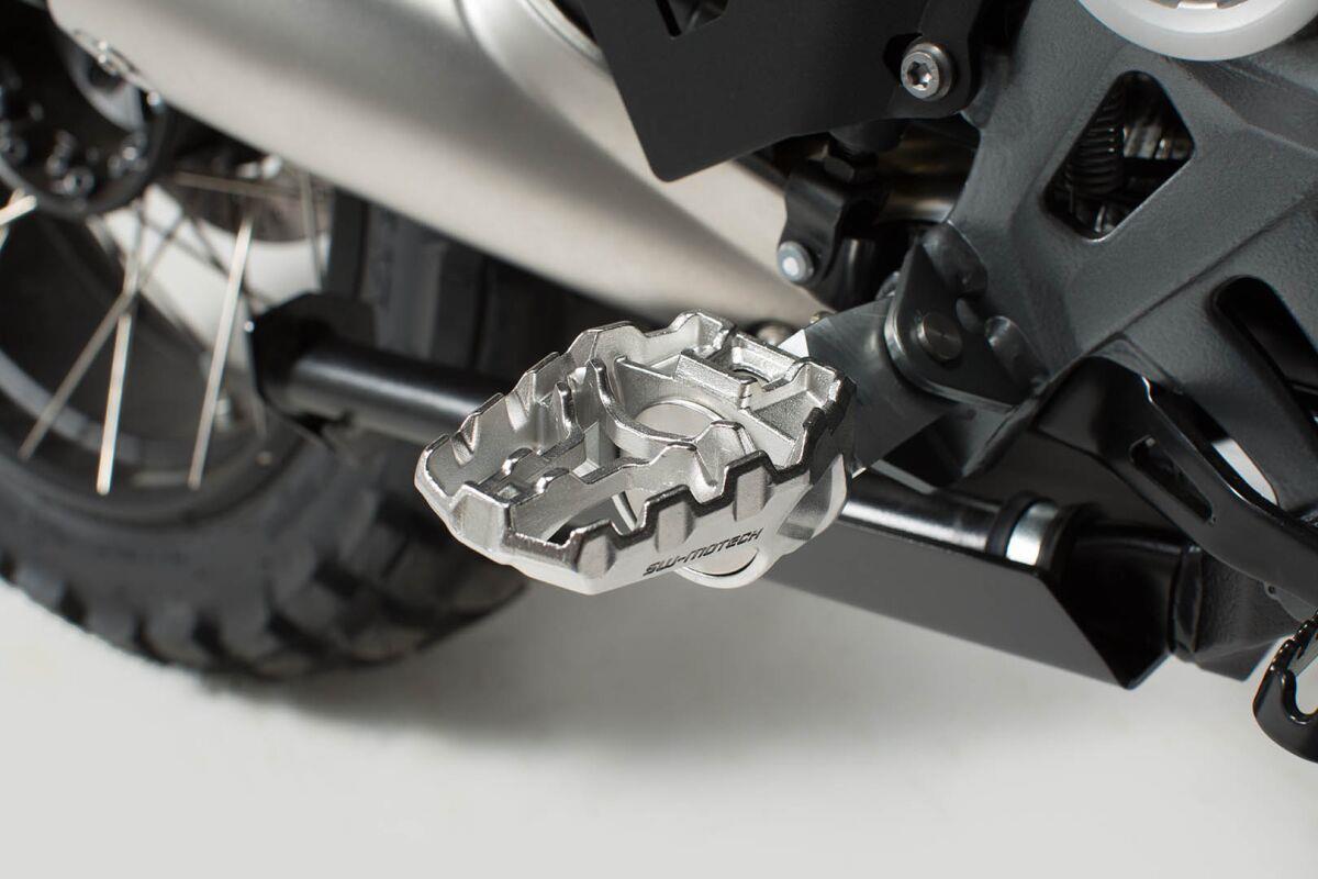 SW MOTECH Evolution Footrest Kit For Yamaha MT-09 ABS 2021-2022 FRS.06.112.10300