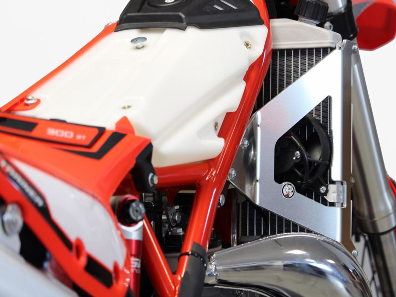 AXP Racing Radiator Braces For Beta XTRAINER 250 LC 2023-2025 Aluminium AX1680