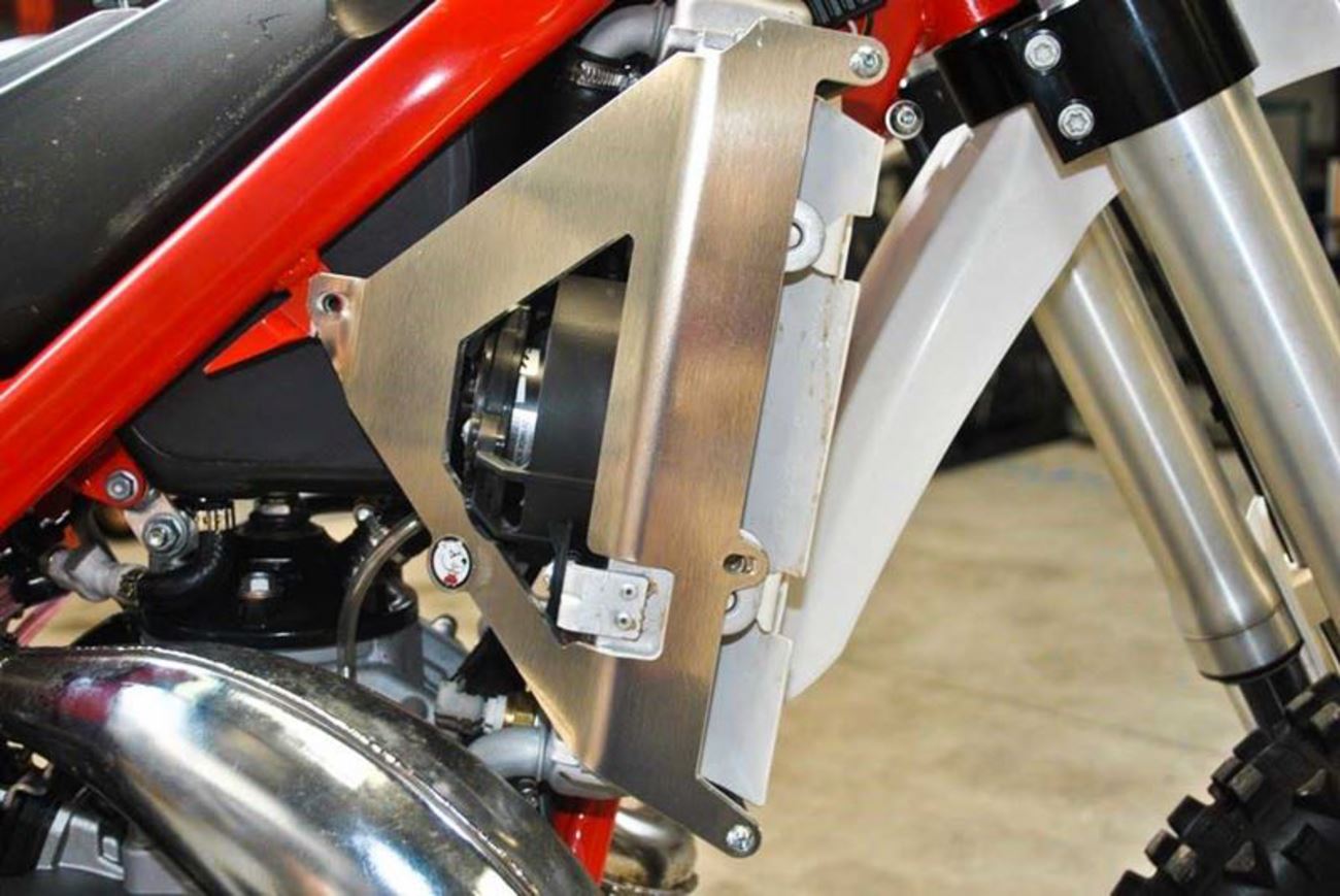 AXP Racing Radiator Braces For Beta XTRAINER 300 LC 2015-2022 Aluminium AX1397