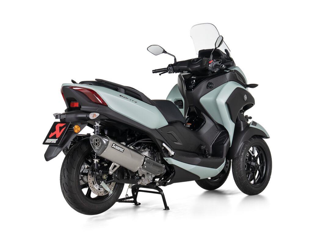 AKRAPOVIC Slip-On Line Muffler STREET SS/CF YAMAHA LMW/XMAX 300 25-26 S-Y3SO8-HRSS