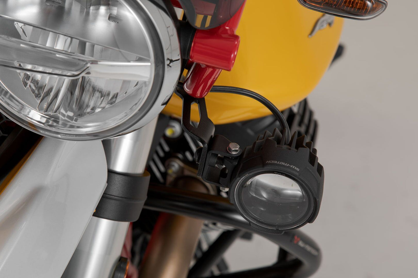 SW MOTECH Evo Fog Light Kit For Moto Guzzi V85 850 19-23 Nsw.17.925.51000/B
