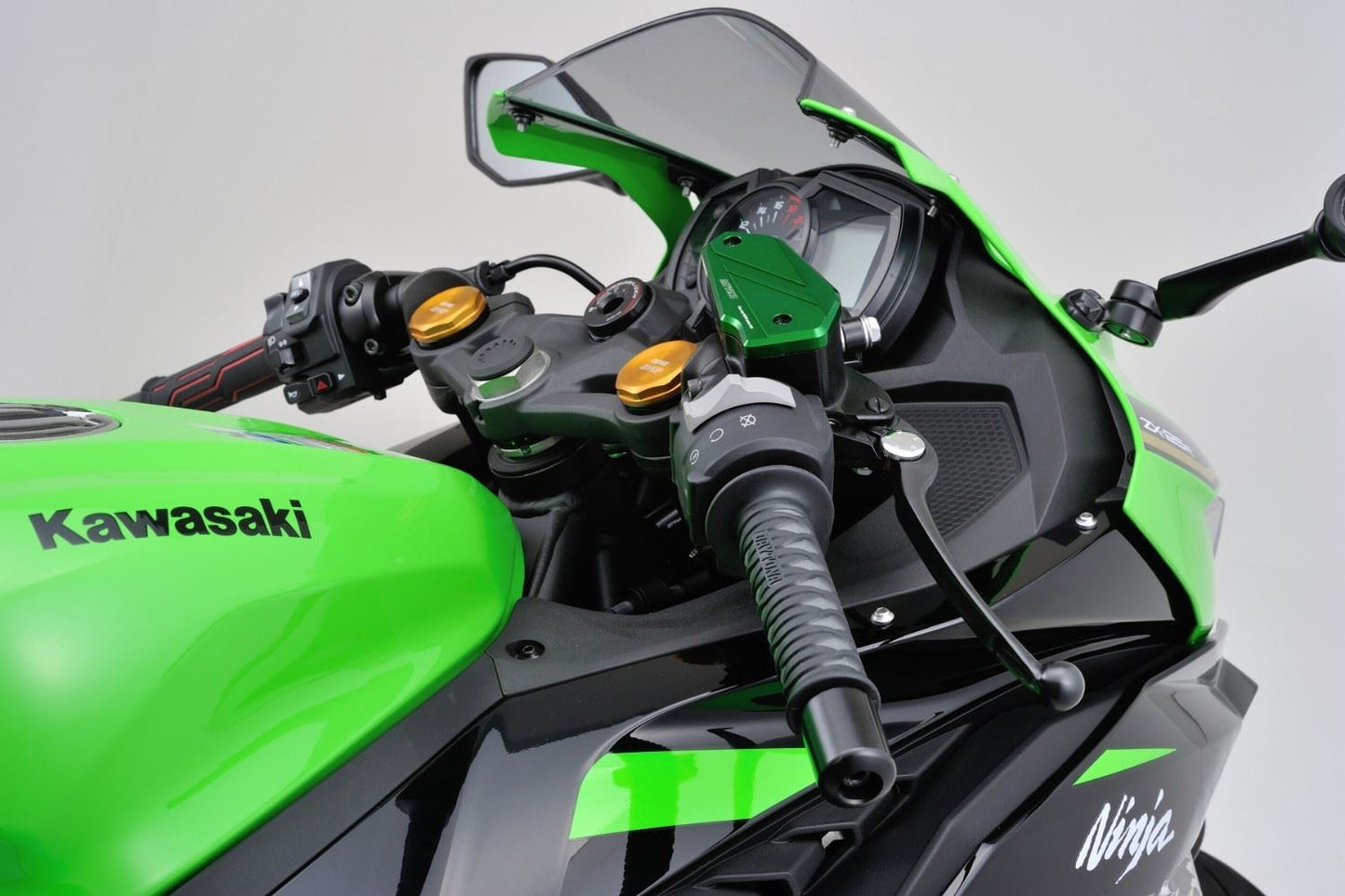 Daytona Front Master Cylinder Cap Green Anodized Kawasaki Z 650 Z 900 80634